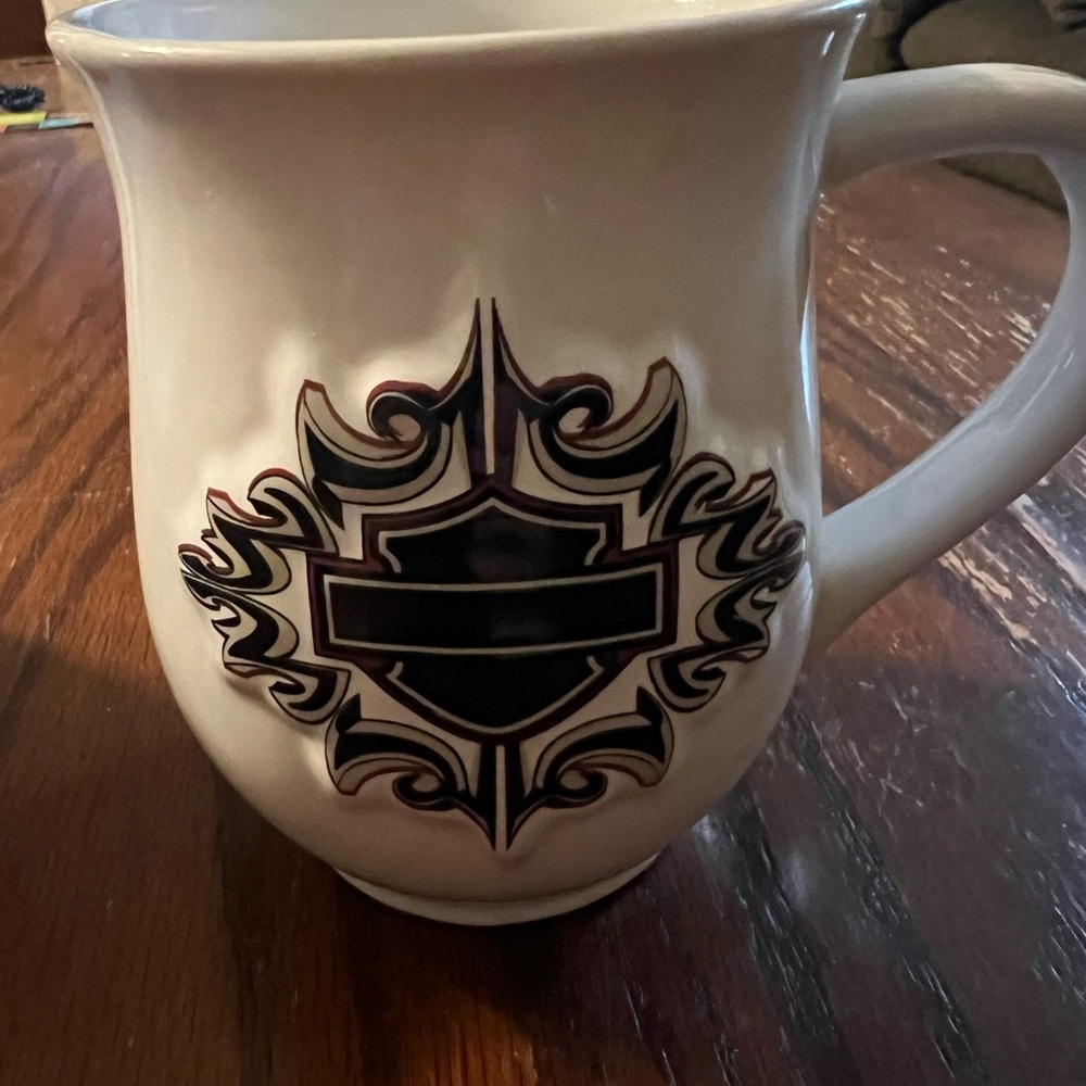 Harley-Davidson White Mugs with Black Logo - Picture 2 of 7